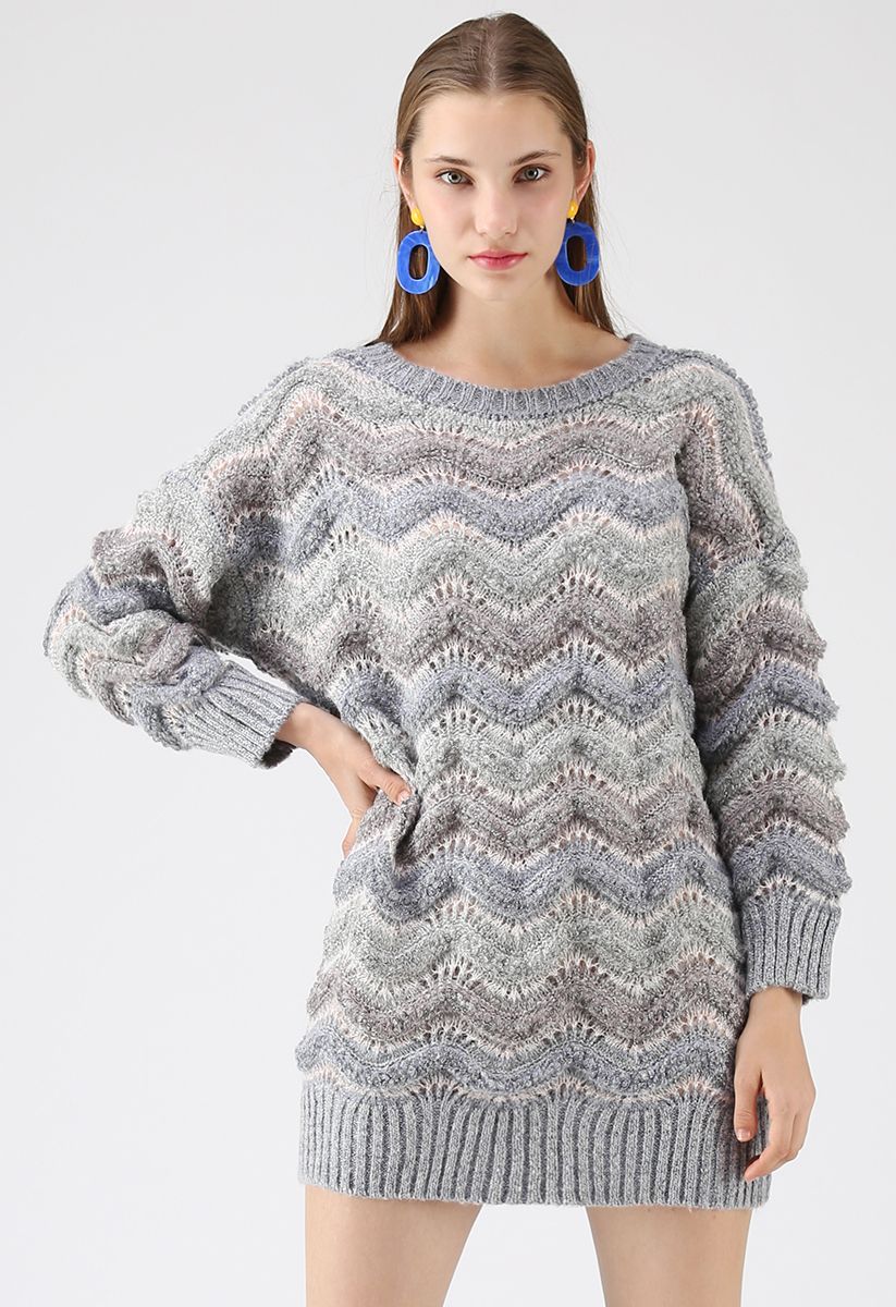 Suéter largo y esponjoso con rayas onduladas