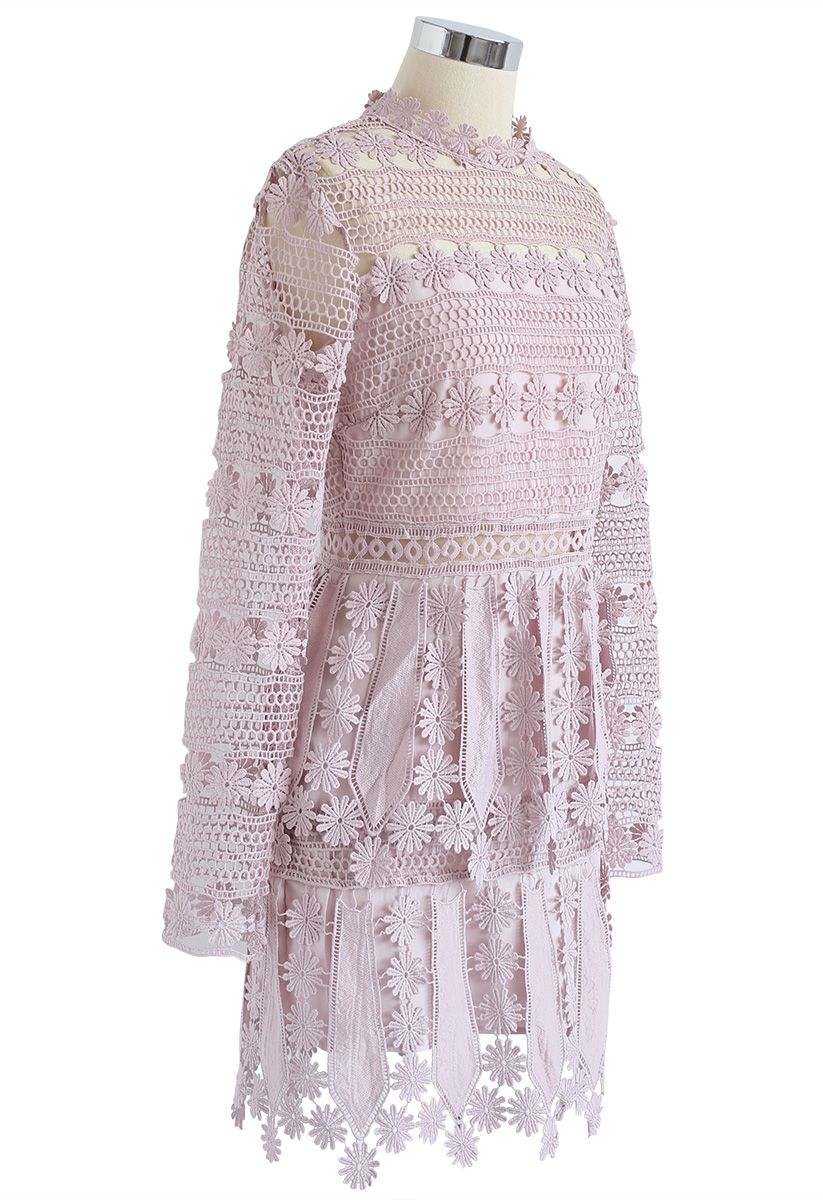 Vestido de ganchillo con flores Light of Mind en rosa polvoriento