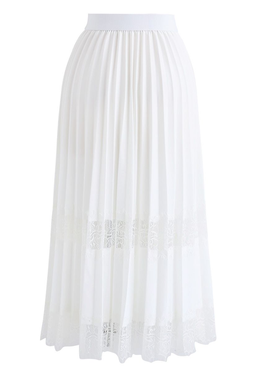 Falda midi plisada de encaje en blanco de Between