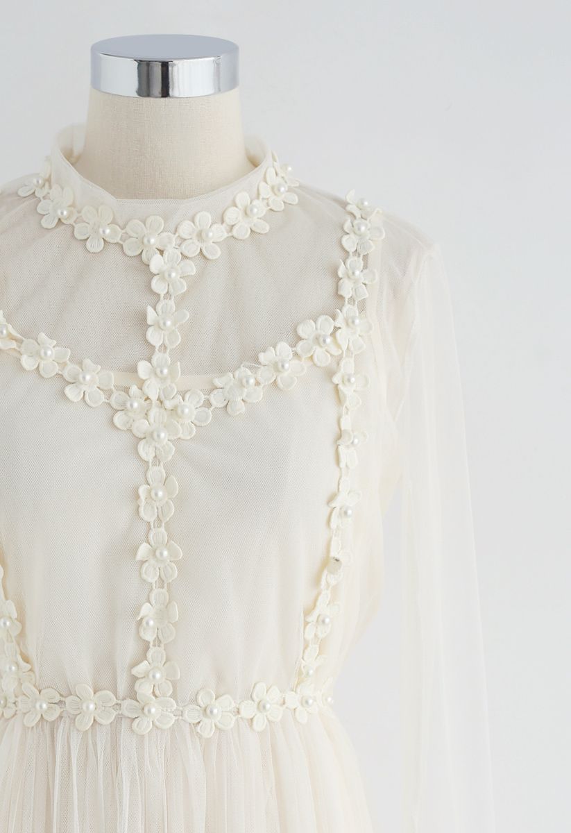 Para las fechas especiales Vestido de malla floral en 3D en crema
