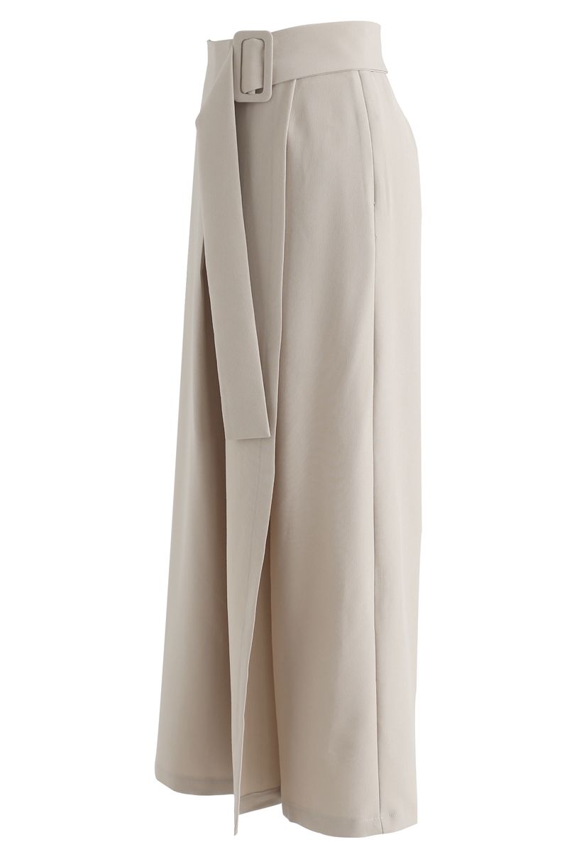 Pantalones de pernera ancha con solapa en color crema de Breaking Basics