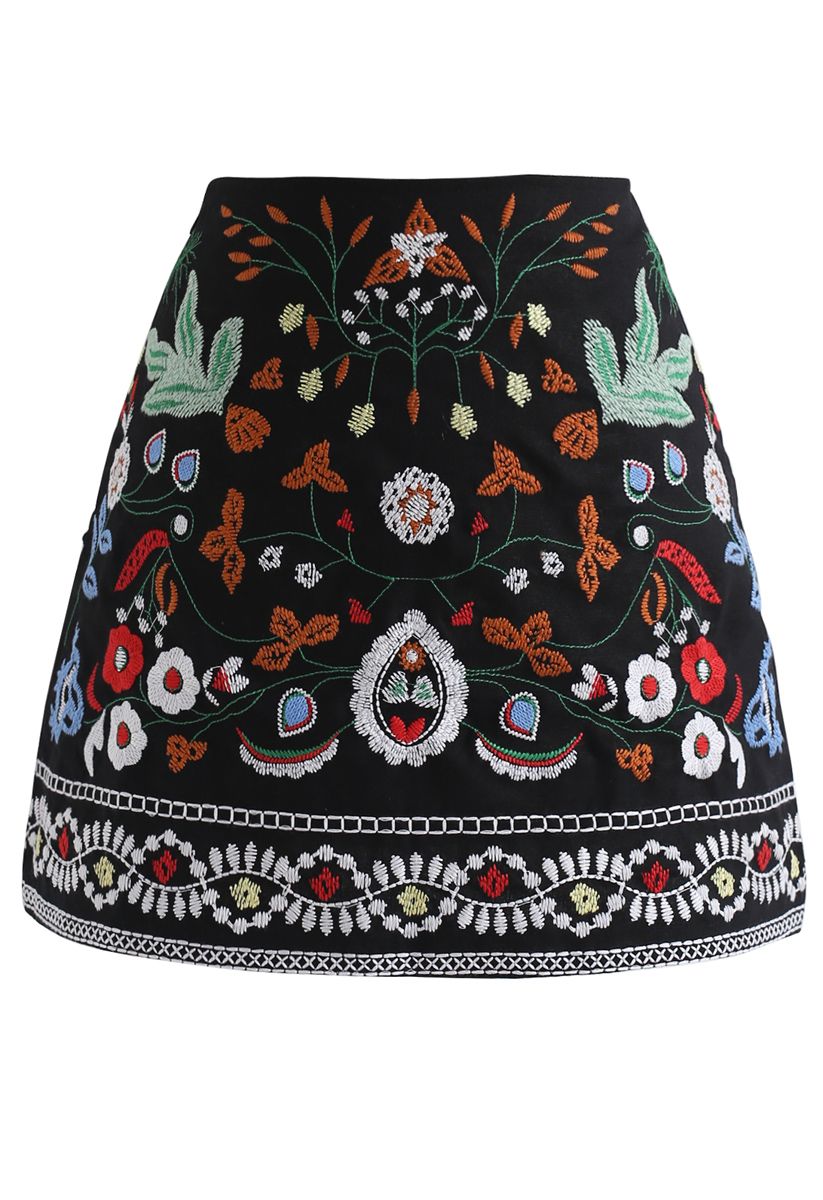 Exquisita falda con bordado floral