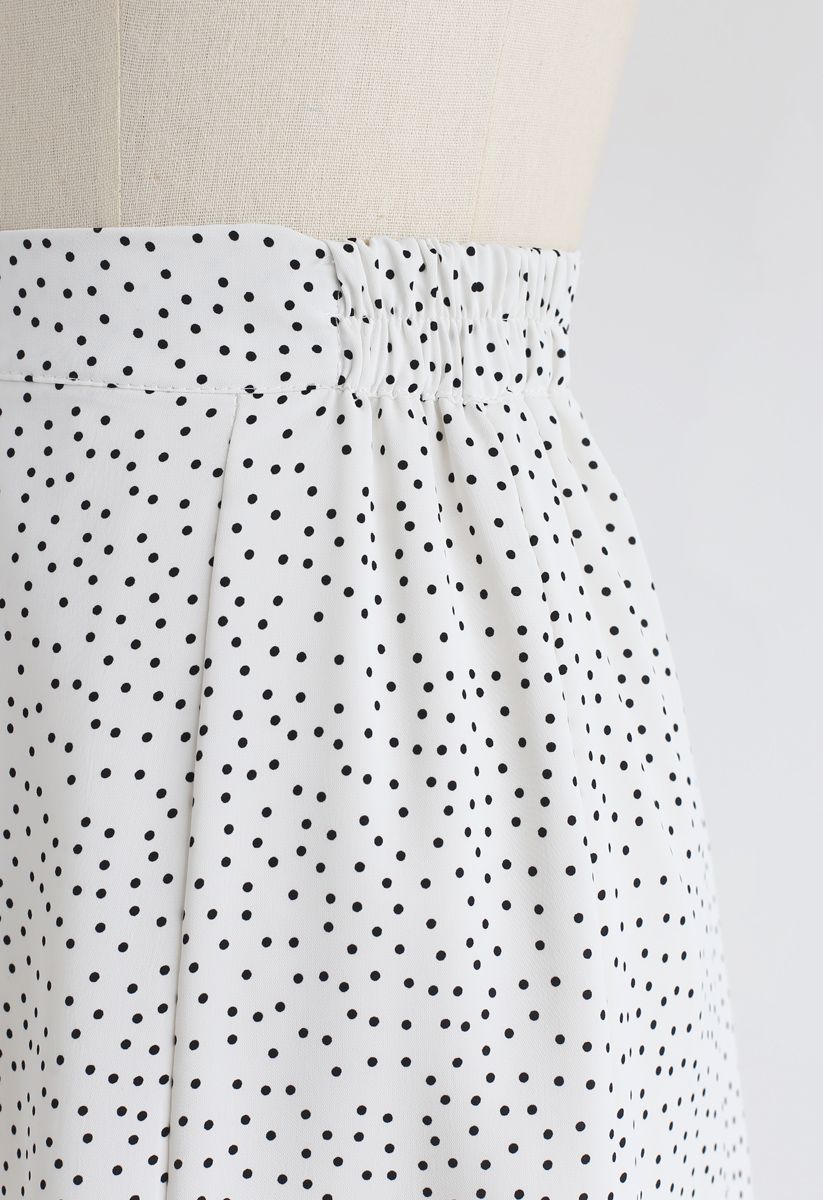 Falda con volantes impresión de puntos en blanco