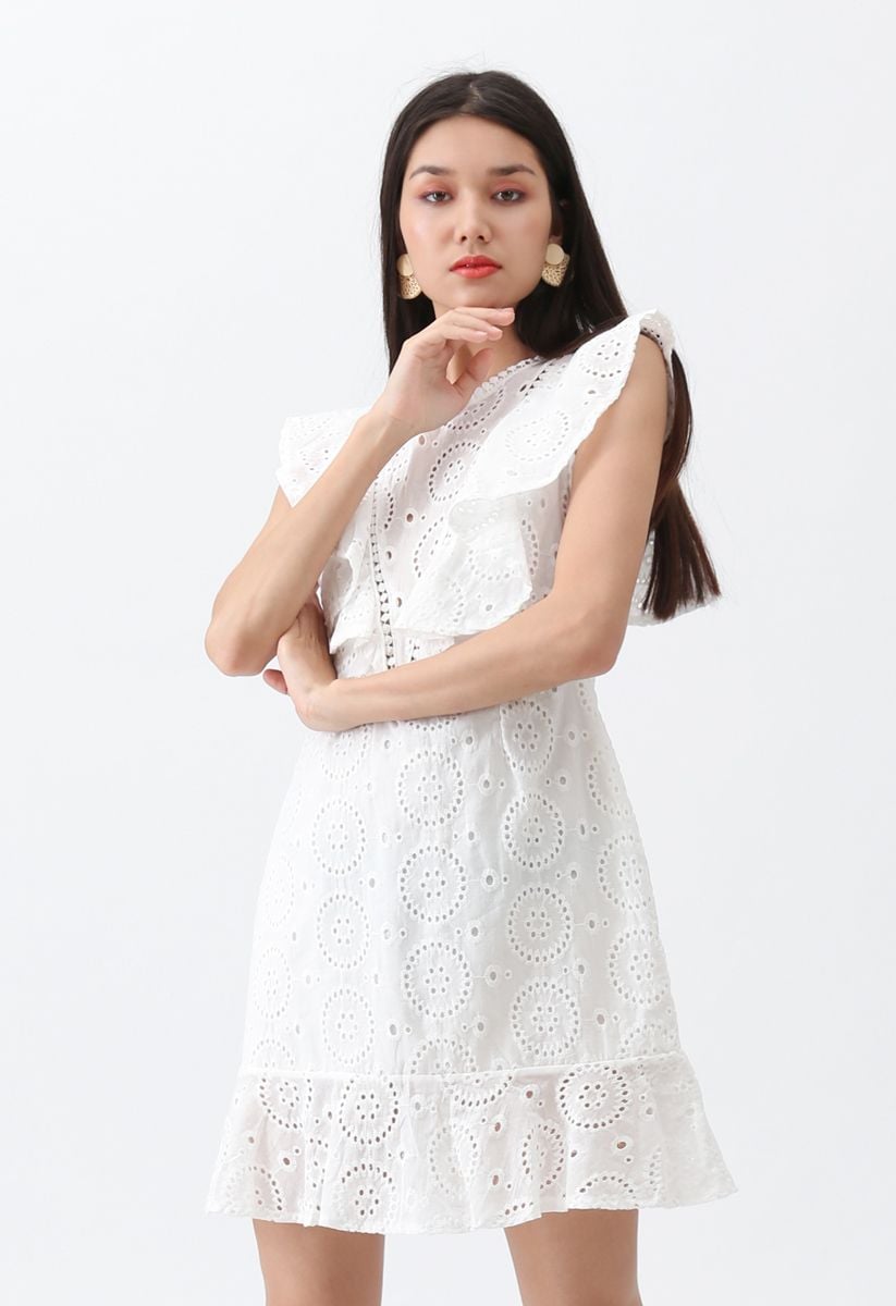 Vestido con volantes bordados de High Spirits en blanco