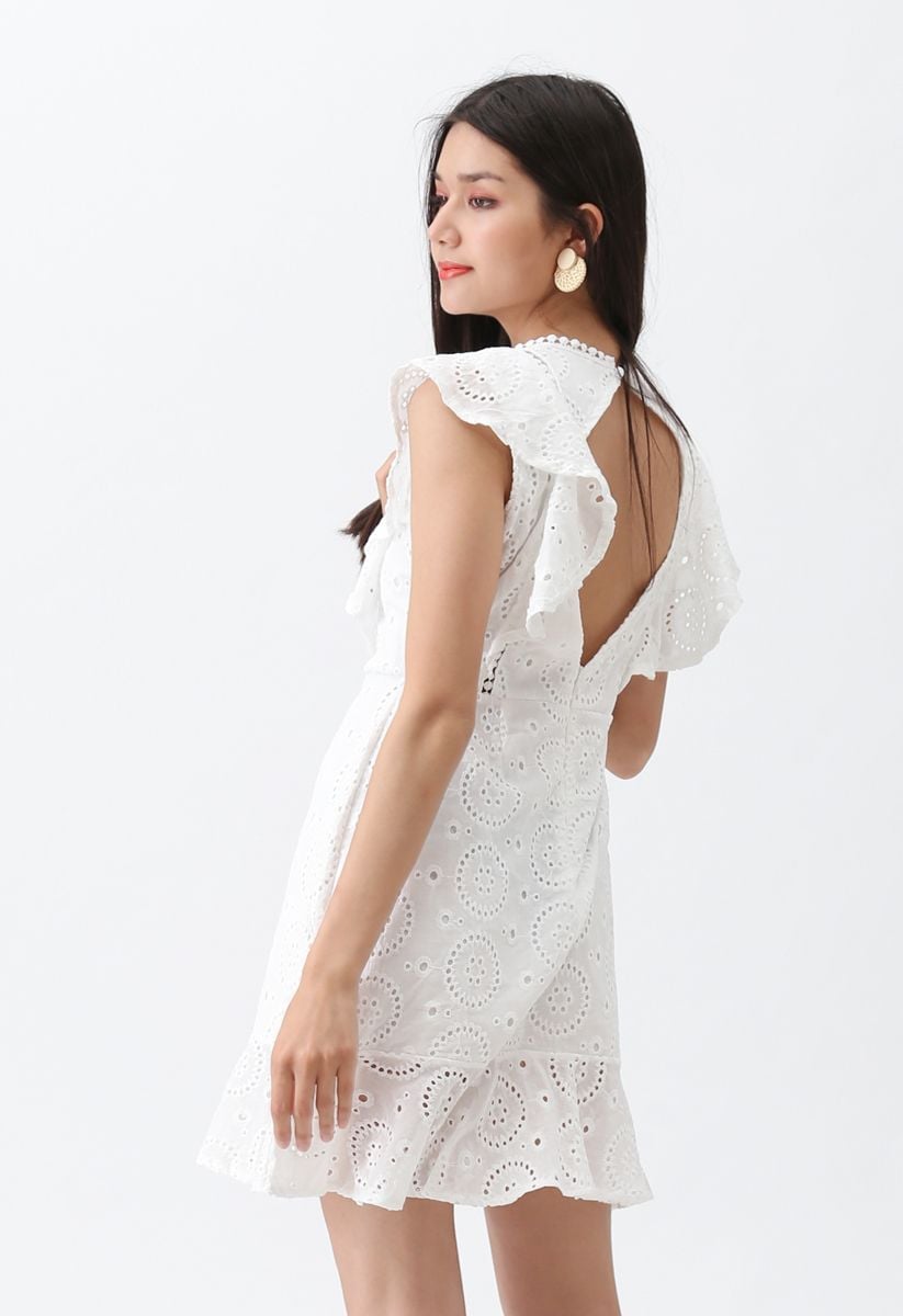 Vestido con volantes bordados de High Spirits en blanco