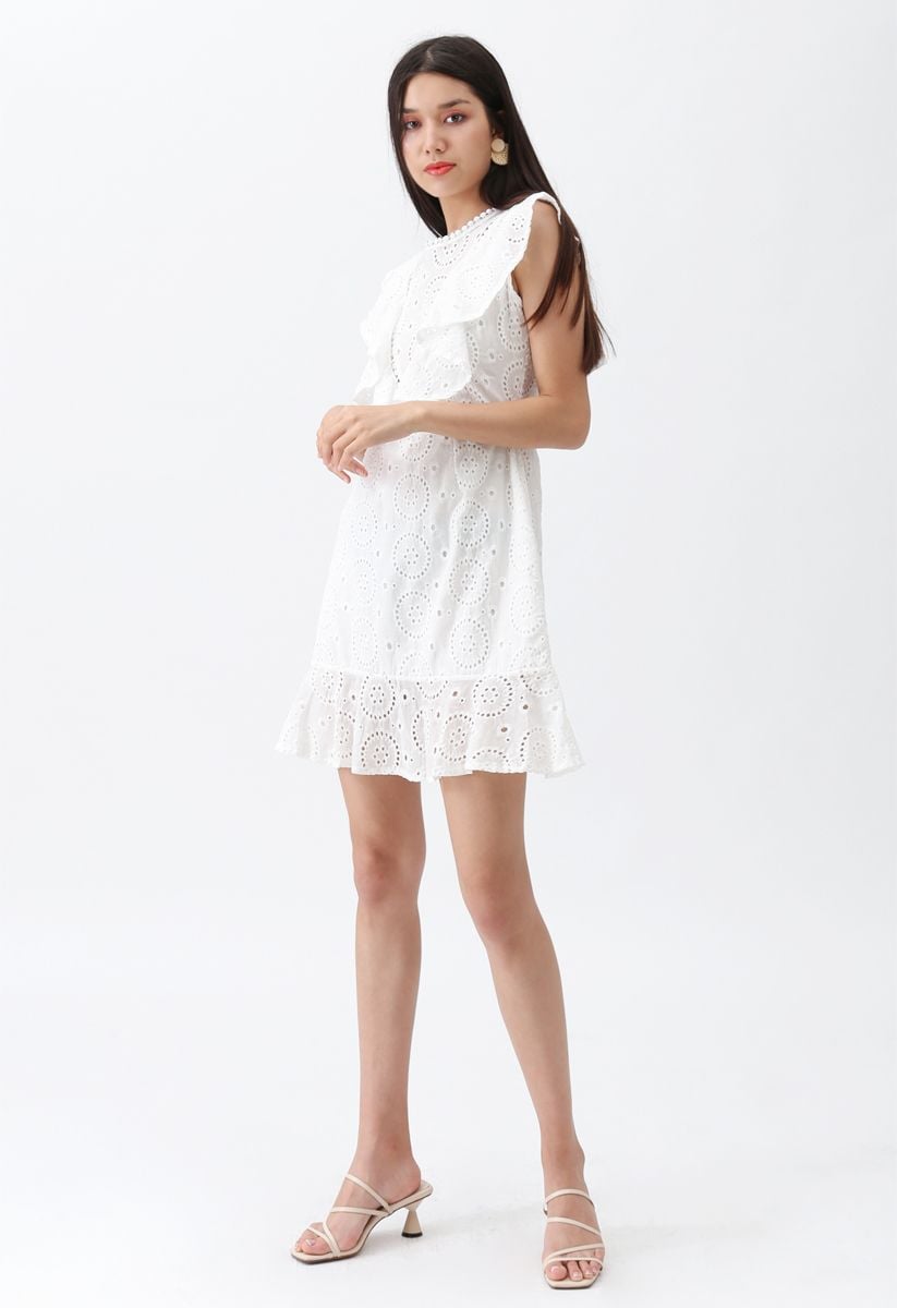 Vestido con volantes bordados de High Spirits en blanco