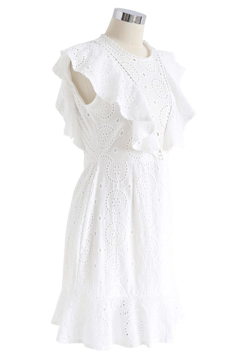 Vestido con volantes bordados de High Spirits en blanco