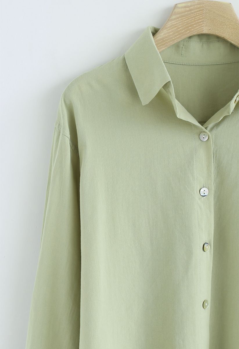 Camisa con botones de concha en verde
