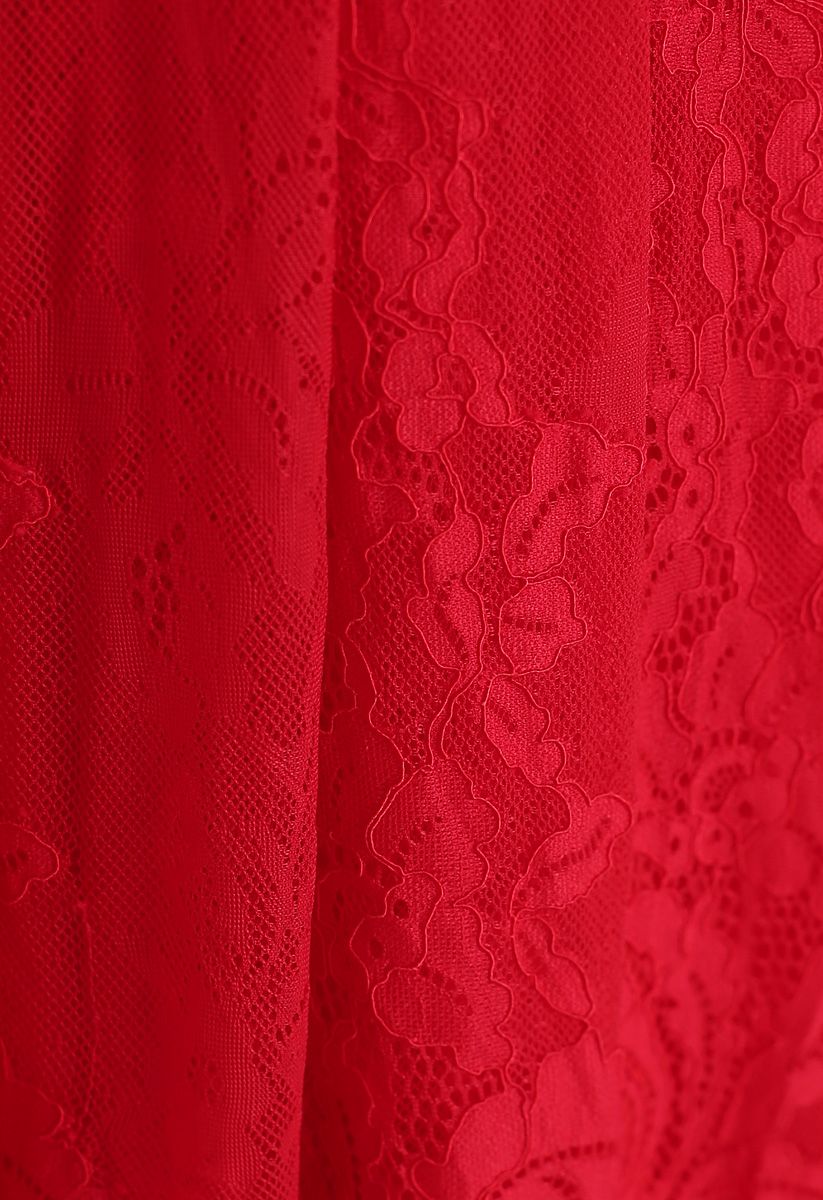 Vestido midi de encaje de dos piezas falso en rojo