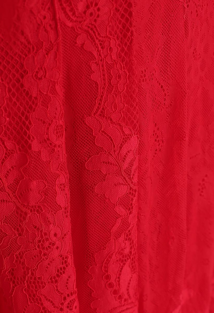 Vestido midi de encaje de dos piezas falso en rojo
