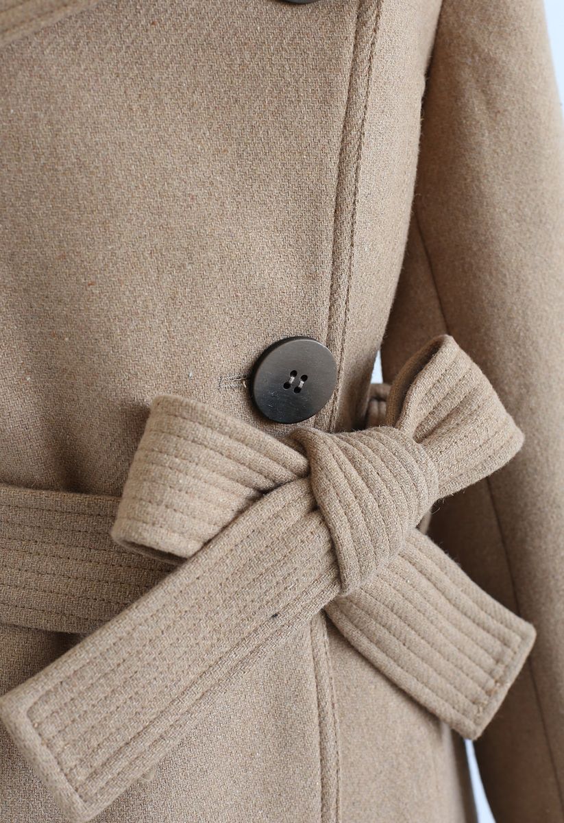 Abrigo de mezcla de lana con cinturón y cuello abotonado
