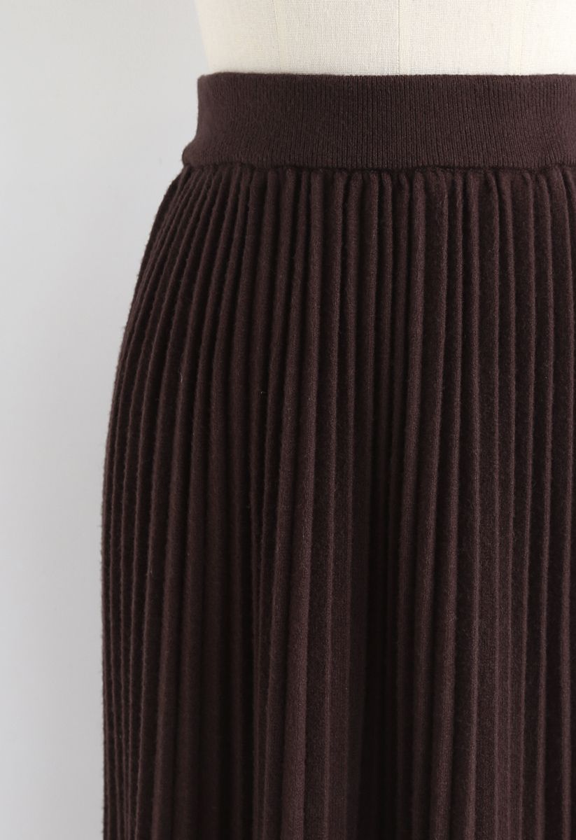 Falda midi de punto plisado en marrón de Graceful Bearing