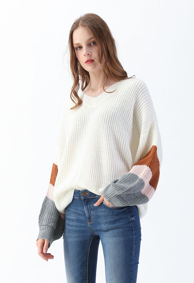 Suéter de punto con mangas color block y cuello en V en marfil