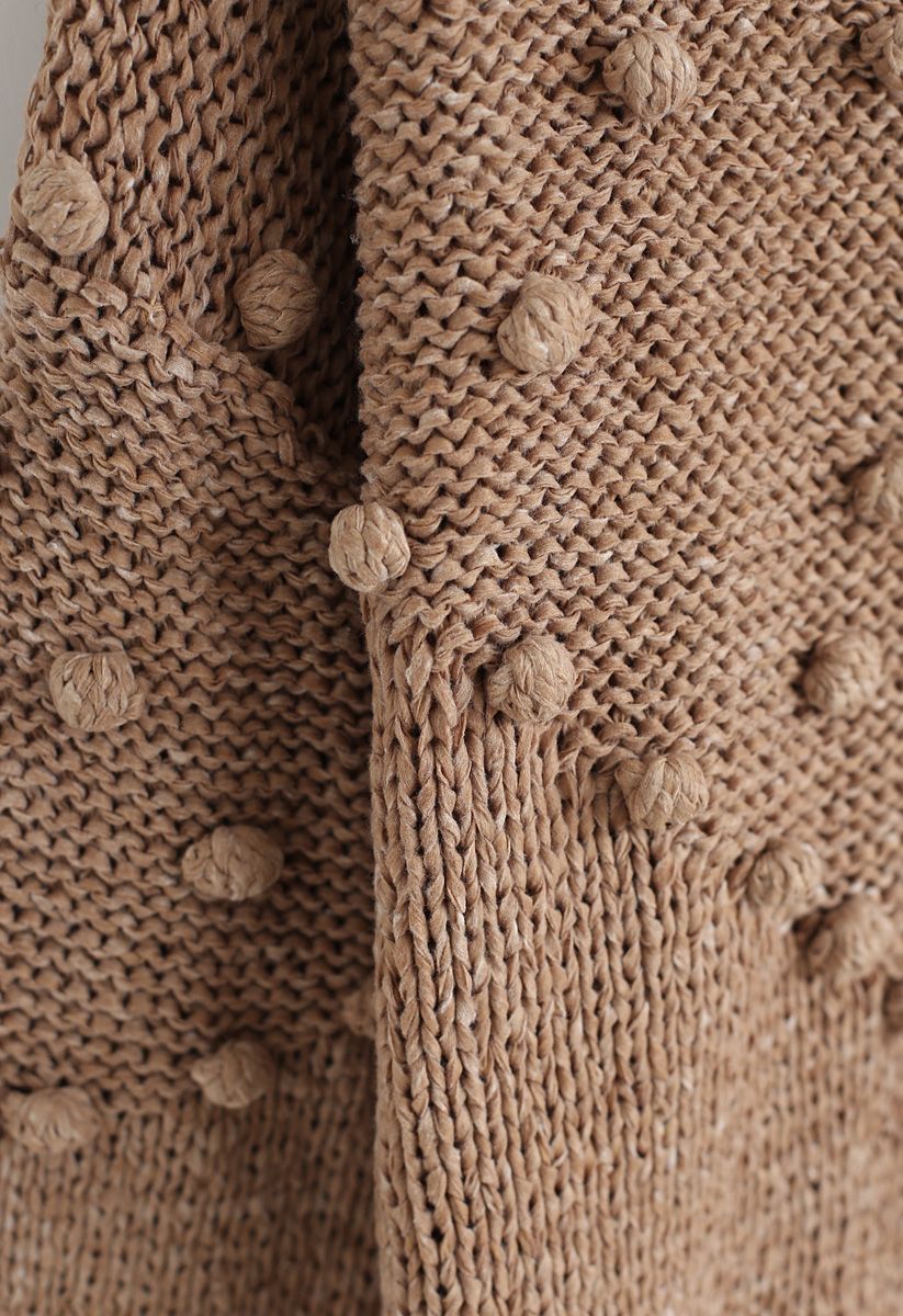 Suéter de punto grueso con ribete de pompones en tostado