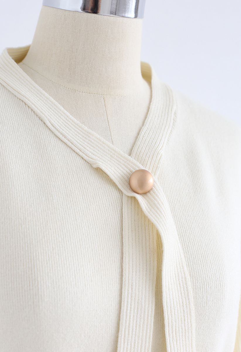 Vestido midi de punto plisado con cordón y mangas abullonadas en color crema
