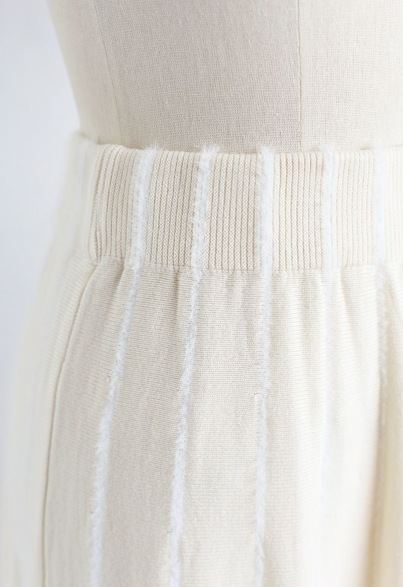 Falda Midi Fuzzy Lines Knit A-Line en color crema