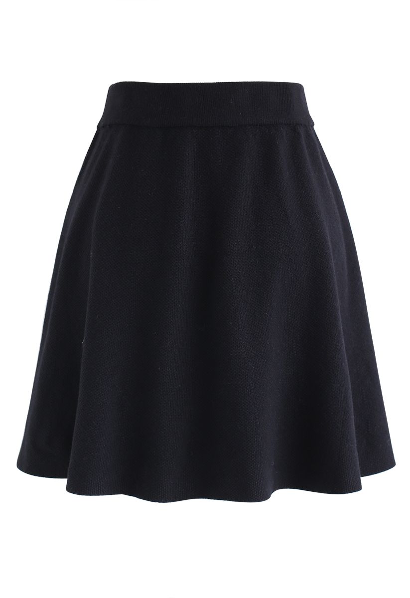 Minifalda de punto texturizado con ribete abotonado en negro