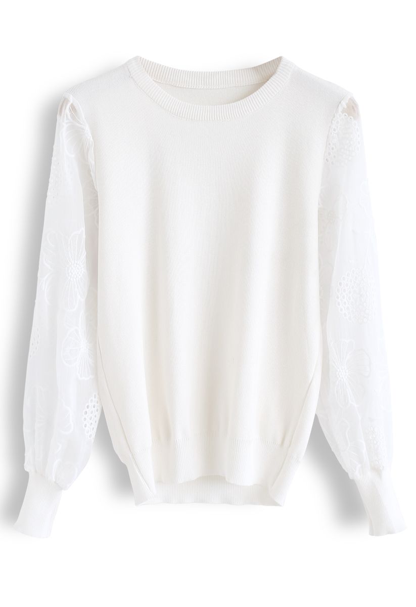 Suéter de punto con mangas transparentes y bordado floral en blanco