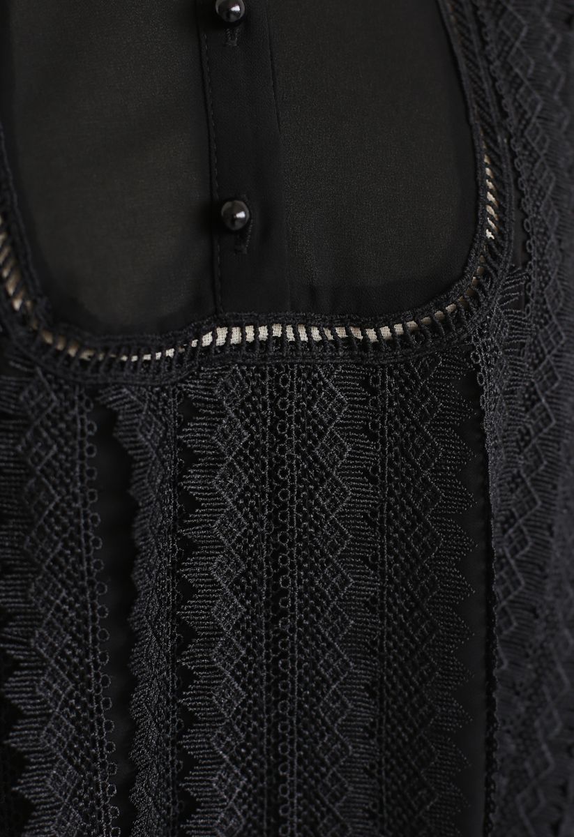 Top de crochet con cuello simulado en negro