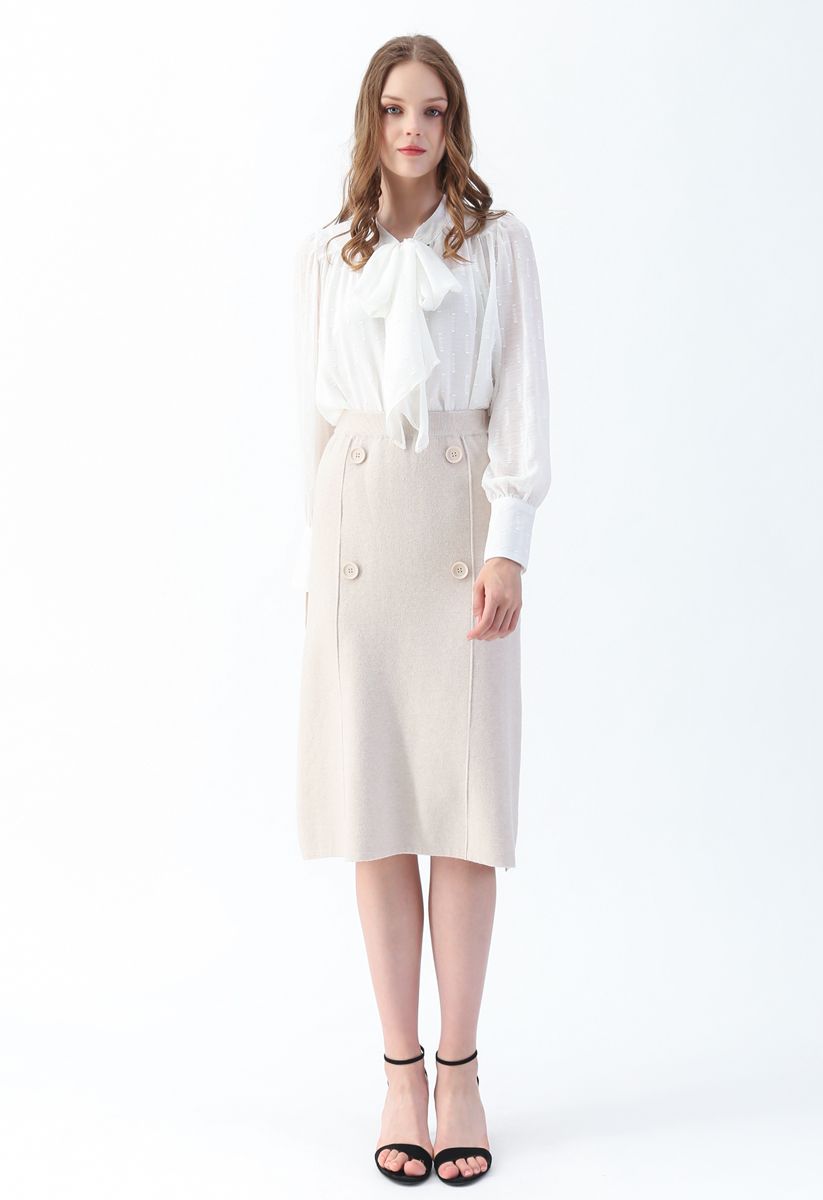 Falda midi de punto con ribete de botones en color crema