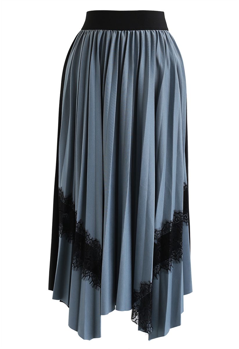 Falda midi plisada asimétrica con ribetes de encaje en azul polvoriento