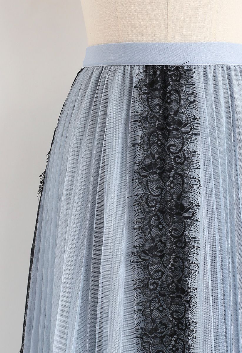 Falda midi de tul de malla con ribete de encaje en azul polvoriento