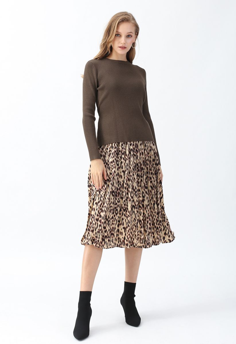 Falda midi plisada con estampado de leopardo