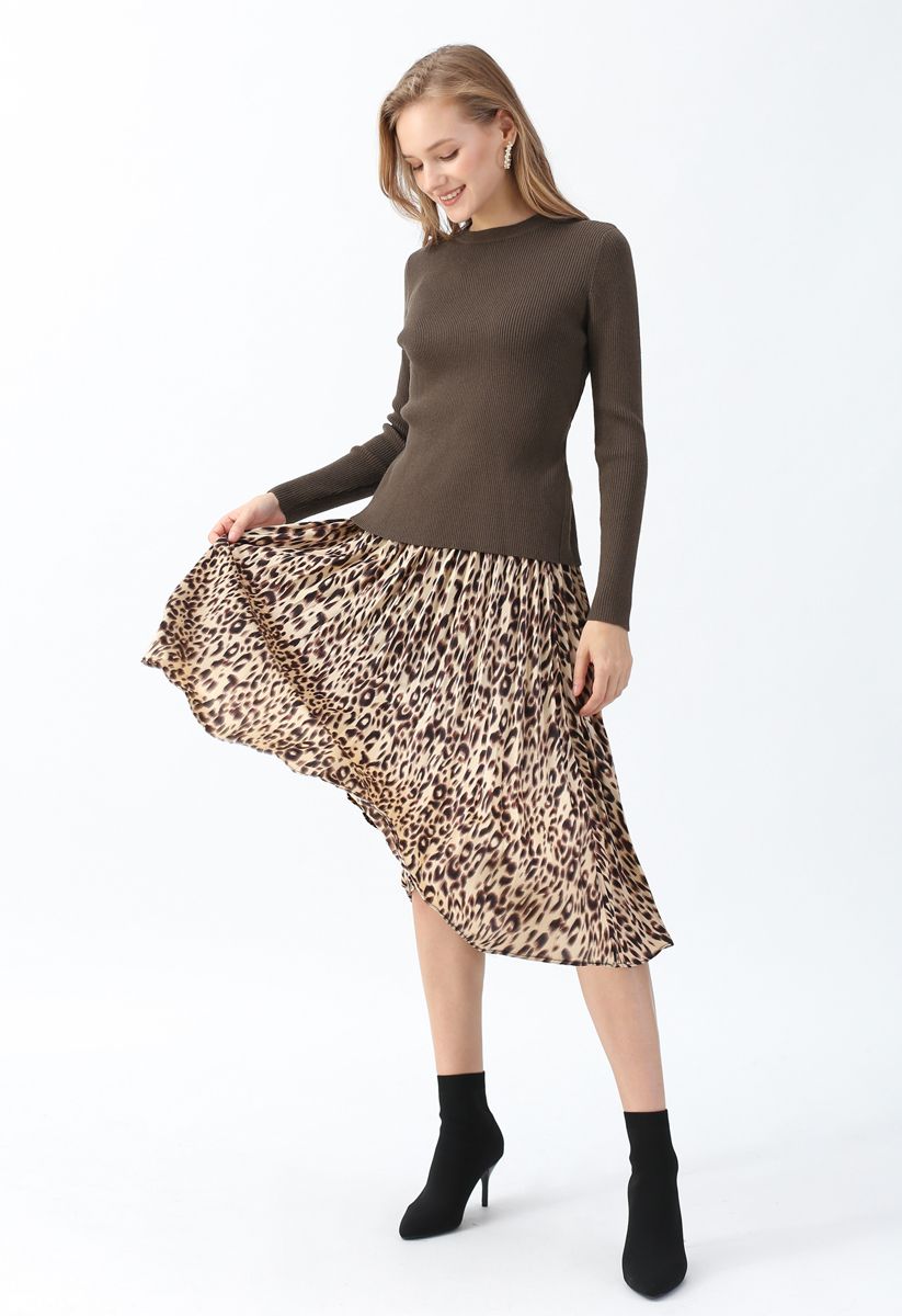 Falda midi plisada con estampado de leopardo