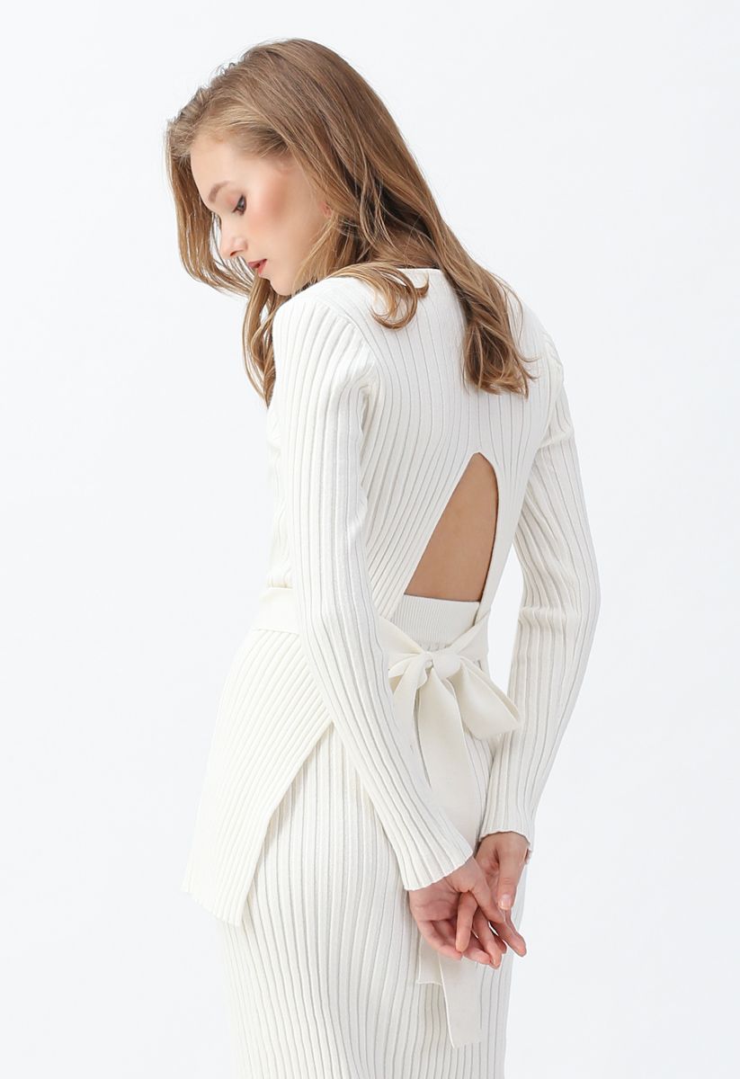 Bonito suéter de punto acanalado con espalda abierta en blanco