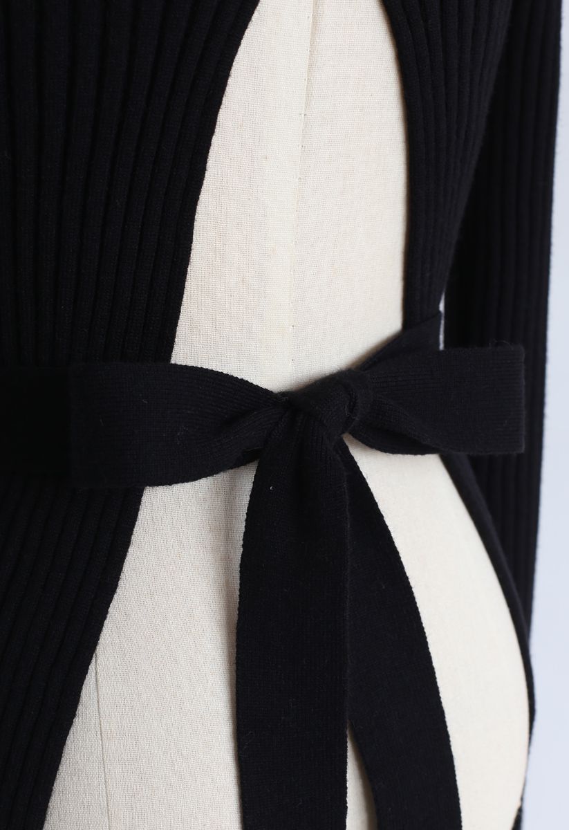 Elegante suéter de punto acanalado con espalda abierta en negro