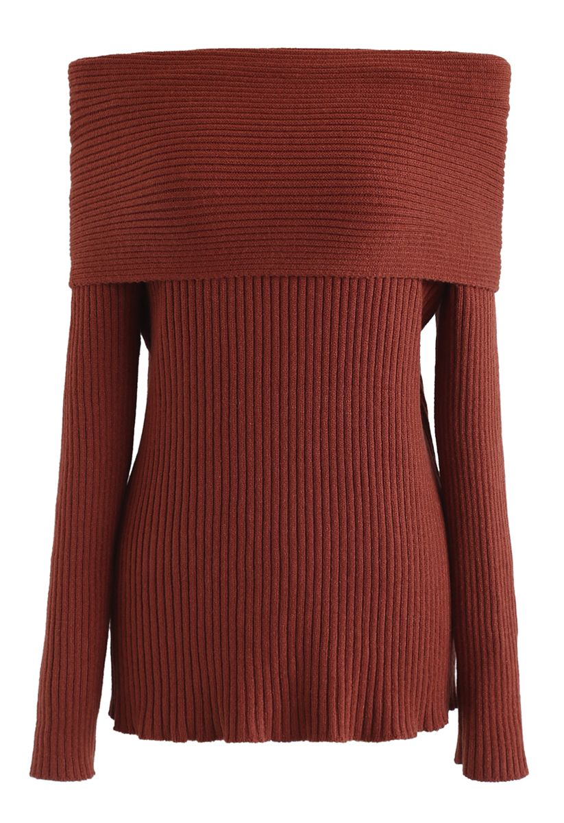 Suéter de punto acanalado con hombros descubiertos en rojo óxido