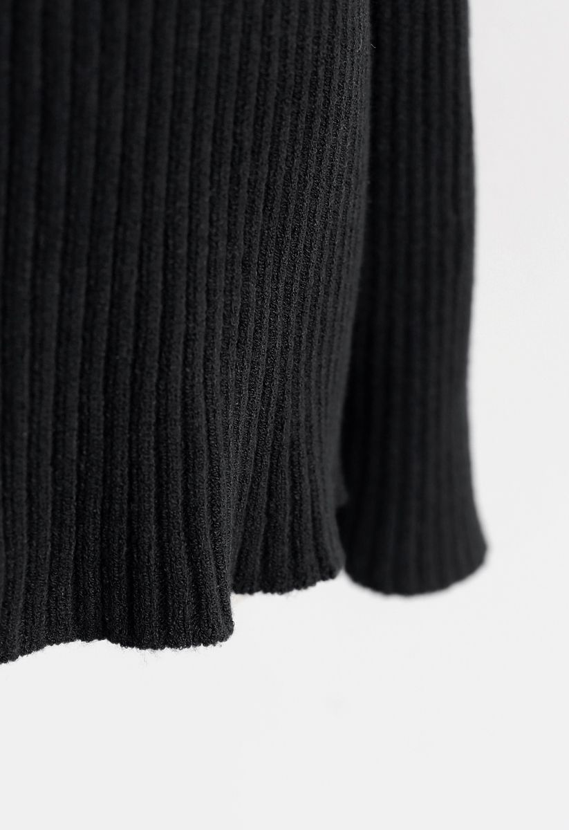 Suéter de punto acanalado con hombros descubiertos en negro