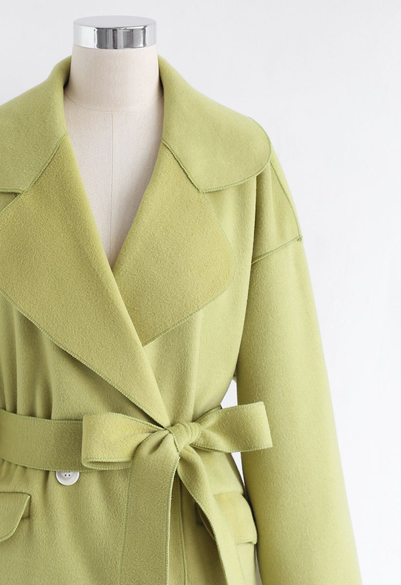 Abrigo con cinturón de mezcla de lana con doble botonadura en verde musgo