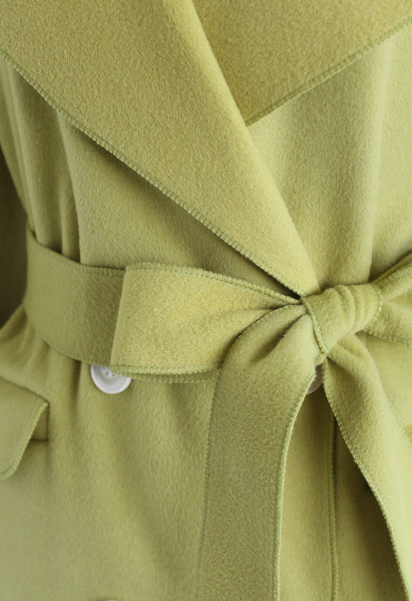 Abrigo con cinturón de mezcla de lana con doble botonadura en verde musgo