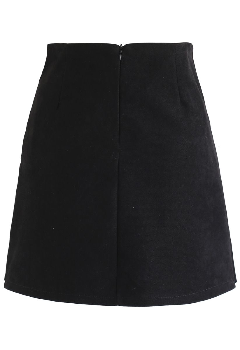 Minifalda plisada con solapa en negro