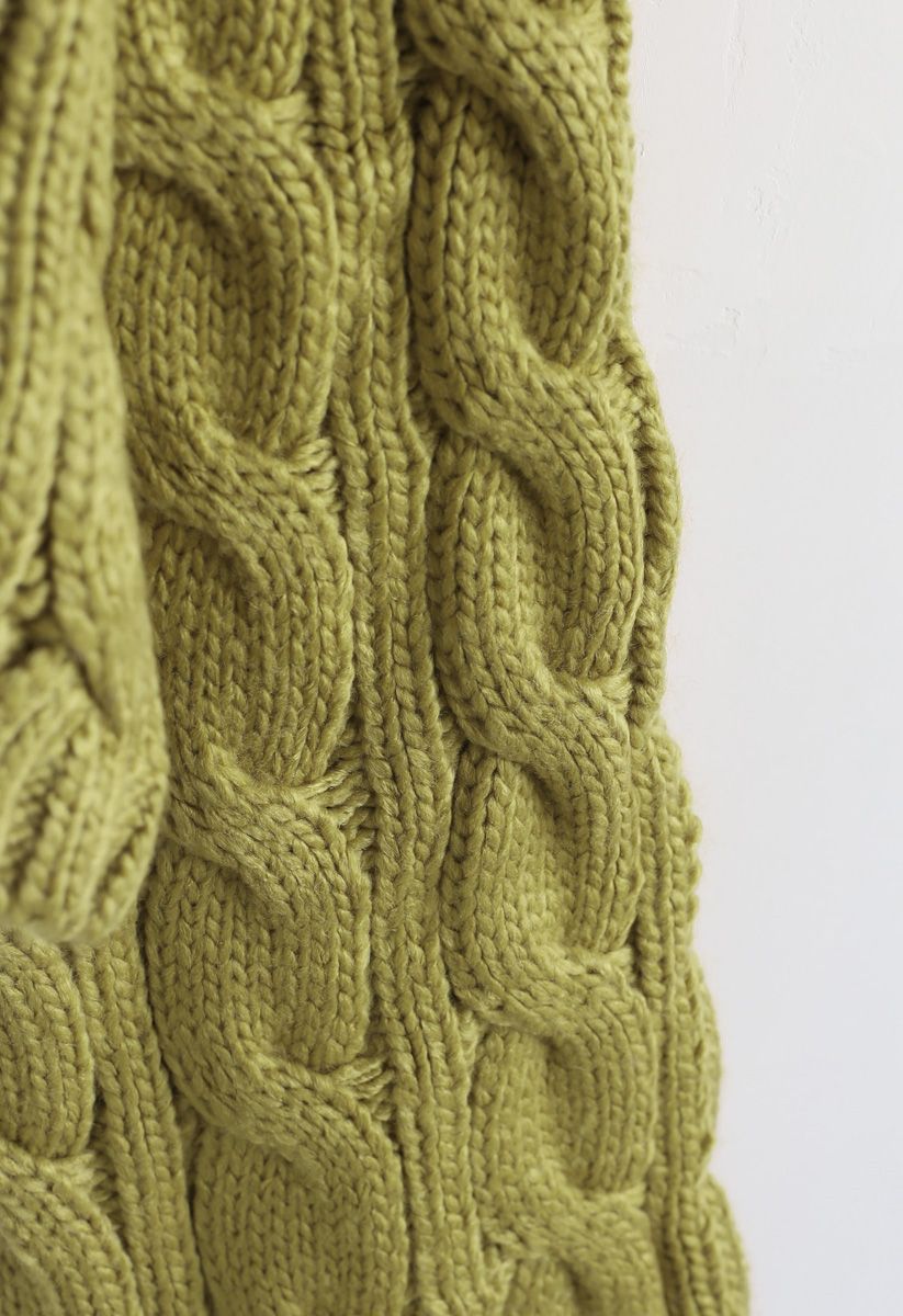 Suéter corto de punto trenzado con cuello alto en verde musgo