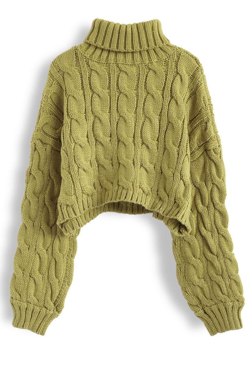 Suéter corto de punto trenzado con cuello alto en verde musgo