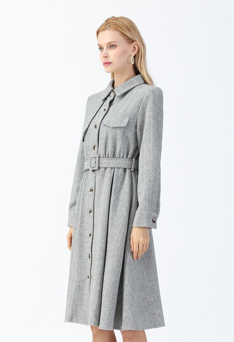 Vestido abrigo con cinturón y botones en espiga en gris