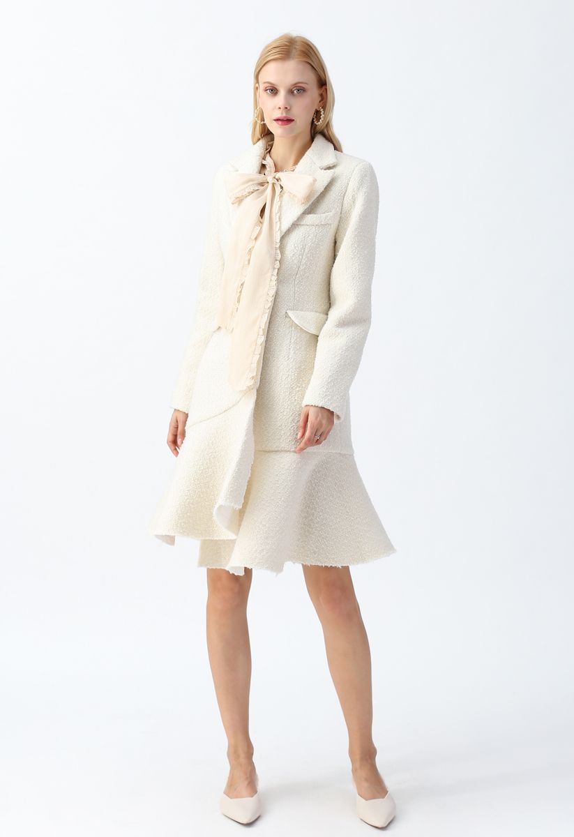 Vestido abrigo asimétrico de tweed con dobladillo con volantes en blanco