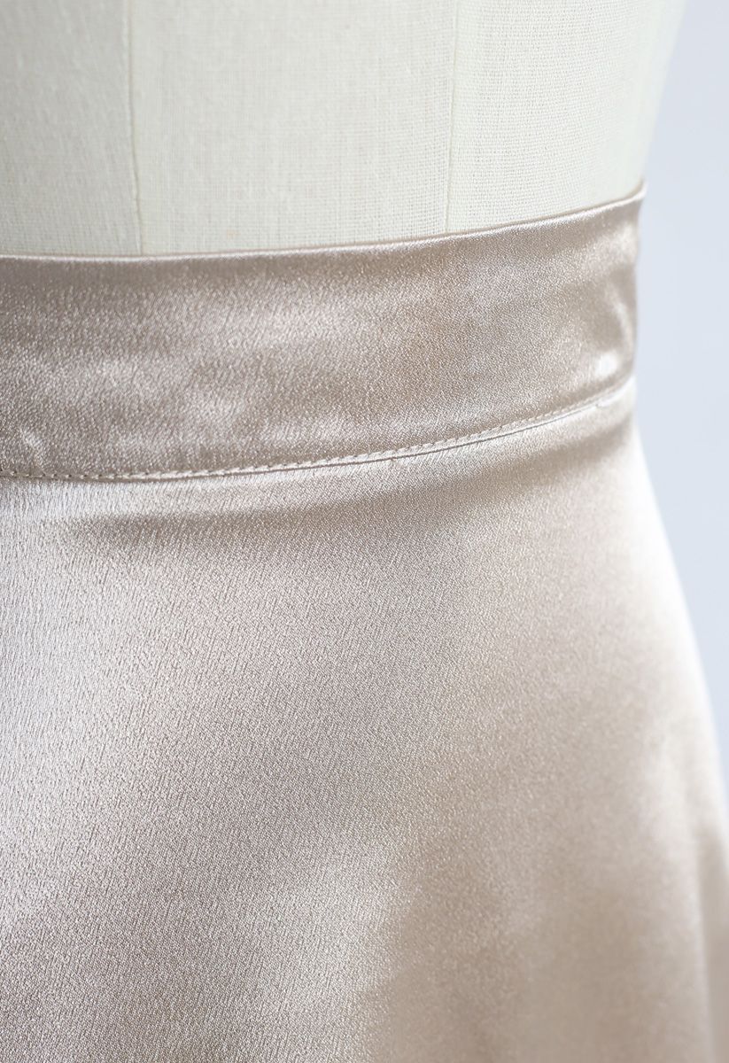 Falda midi básica de raso con corte en A en dorado