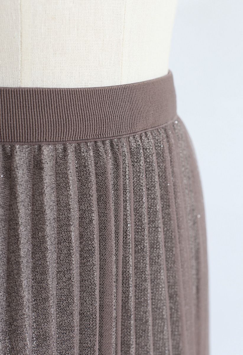 Falda plisada de tul de malla con forro brillante en marrón