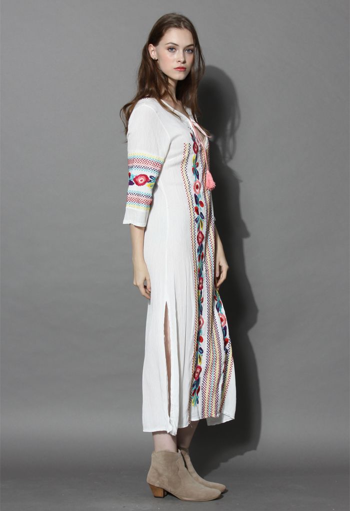 Vestido largo de crepé de Boho Blossom en blanco