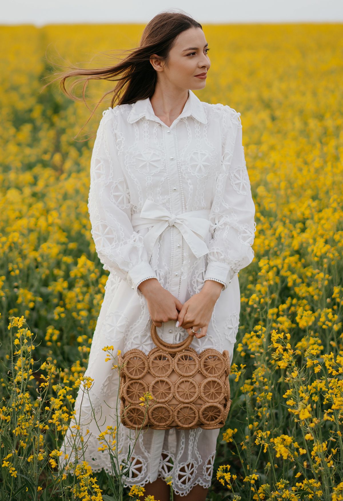 Vestido midi con botones de crochet calado en blanco