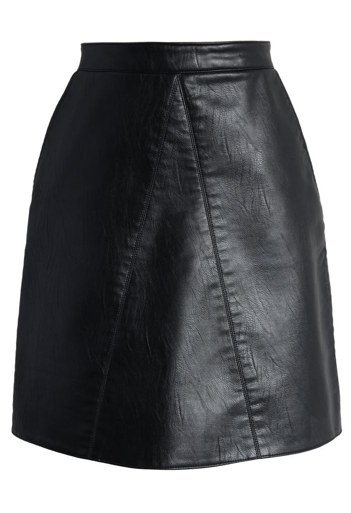 Falda de cuero sintético en negro