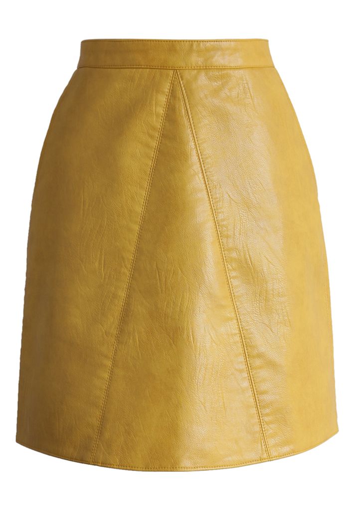 Falda de cuero sintético en mostaza