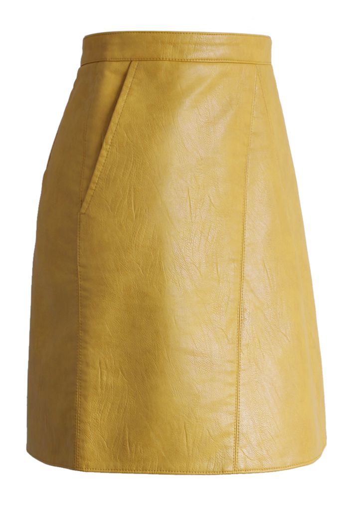 Falda de cuero sintético en mostaza