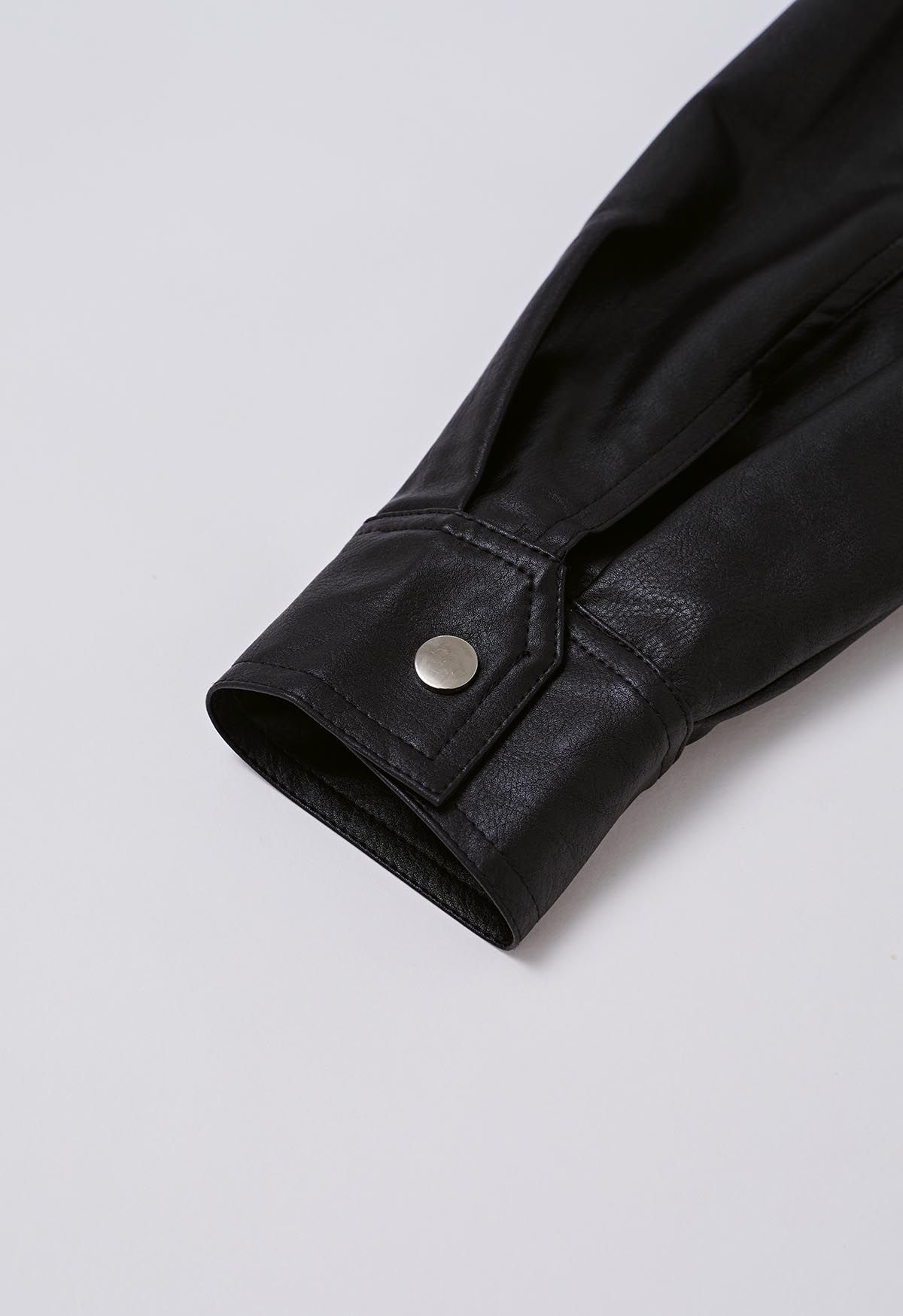 Chaqueta de piel sintética con bolsillo con solapa falsa en negro