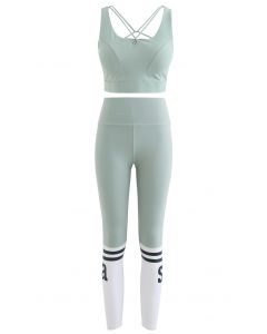 Conjunto de sujetador deportivo con cordones en la espalda y leggings levantadores de glúteos en verde guisante