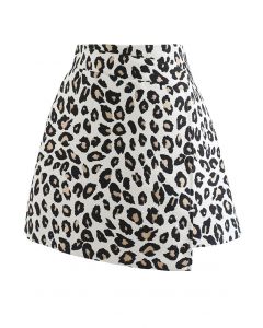 Impresionante minifalda con solapa de jacquard de leopardo