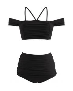 Conjunto de bikini con hombros descubiertos y malla fruncida en negro